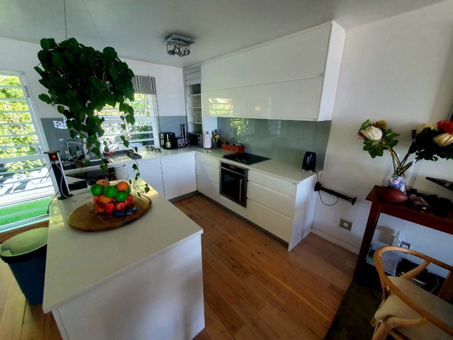 To Let 2 Bedroom Property for Rent in Green Point Western Cape